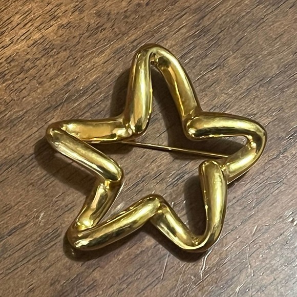 Lady Remington Gold Freestyle Star Pin Brooch - Picture 5 of 5